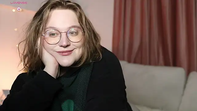 Alissa S online show from March 18, 2025, 2:28 pm