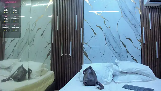 VictoriaDuart online show from April 13, 2026, 8:02 pm