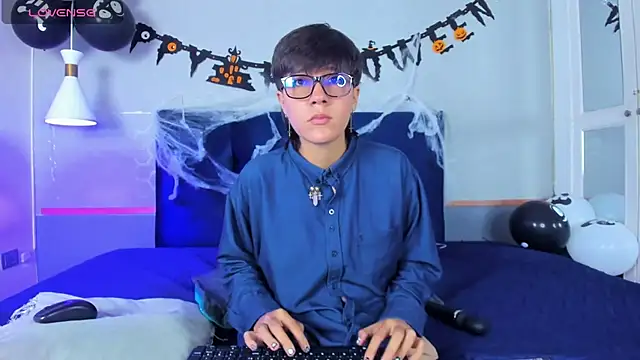 Tsuki Maru online show from October 16, 2025, 8:39 pm