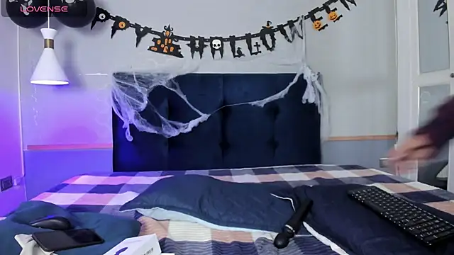 Tsuki Maru online show from October 19, 2025, 7:38 pm