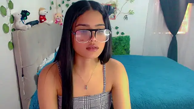 Chiara latina online show from September 26, 2025, 8:27 pm