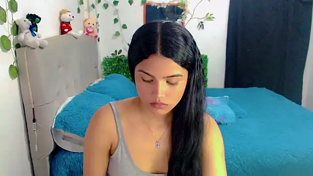 Chiara latina online show from September 22, 2025, 11:33 pm