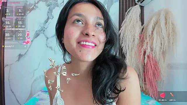 violettawatson online show from September 11, 2025, 12:49 pm
