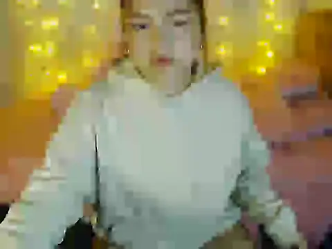 rosegoldseraphine8 online show from September 23, 2025, 7:04 am