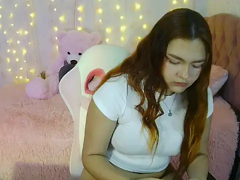 rosegoldseraphine8 online show from September 21, 2025, 4:28 am