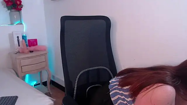 Vicluxxx online show from December 18, 2025, 1:48 pm