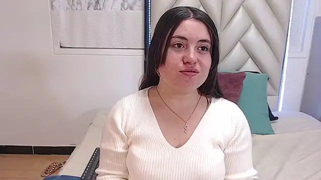 Snapshot of Vicluxxx chatting on October 15, 2025, 12:35 pm Vicluxxx online show from October 15, 2025, 12:35 pm