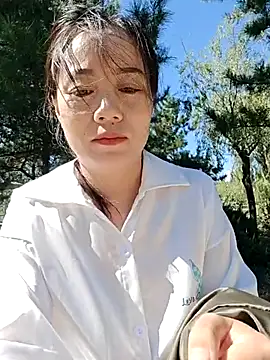 bingxin- online show from September 18, 2025, 4:04 am