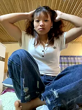 Snapshot of Mai_bb chatting on November 27, 2025, 9:21 am Mai bb online show from November 27, 2025, 9:21 am