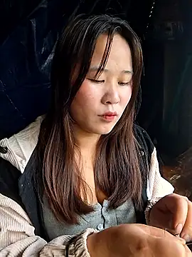 Snapshot of ALIENHR38 chatting on February 27, 2026, 2:45 am ALIENHR38 online show from February 27, 2026, 2:45 am