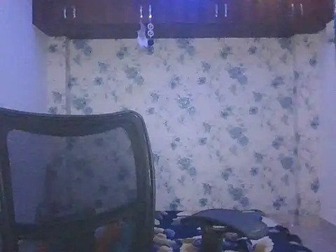 priyaverma00 online show from October 18, 2025, 8:22 pm