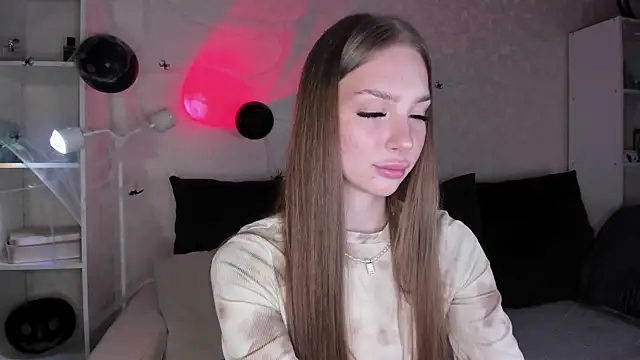 AliceLababy  online show from November 2, 2025, 4:17 am