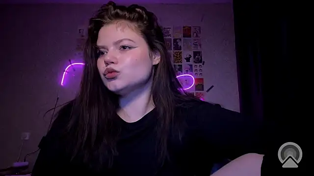 Snapshot of GoddessDarina chatting on September 9, 2025, 2:43 am GoddessDarina online show from September 9, 2025, 2:43 am
