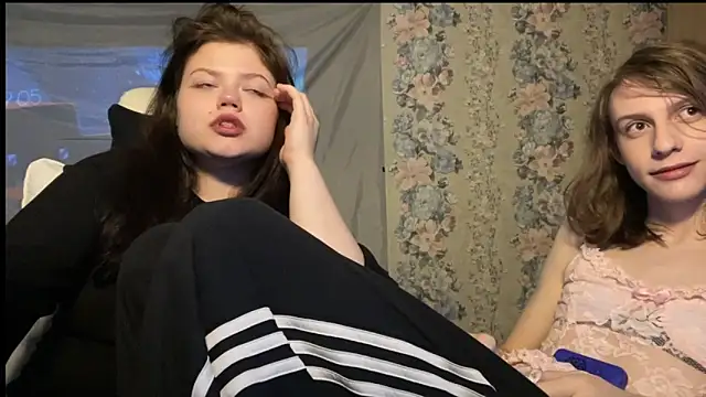 Snapshot of GoddessDarina chatting on September 19, 2025, 6:06 am GoddessDarina online show from September 19, 2025, 6:06 am
