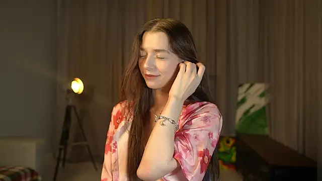 RoxieBolich online show from October 22, 2025, 1:43 pm