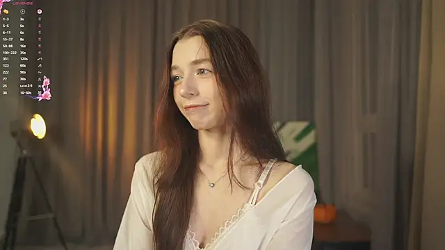 RoxieBolich online show from November 9, 2025, 1:48 pm