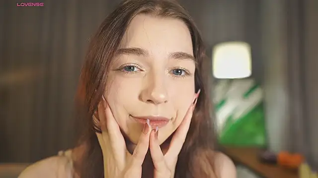 RoxieBolich online show from November 13, 2025, 3:49 pm