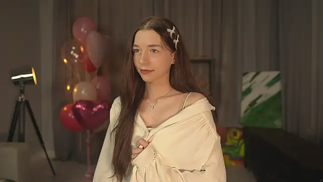 RoxieBolich online show from October 12, 2025, 1:56 pm