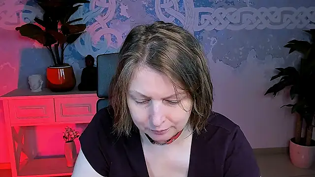 TiffanyBrauny online show from September 25, 2025, 11:05 am