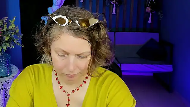 TiffanyBrauny online show from September 22, 2025, 2:23 pm