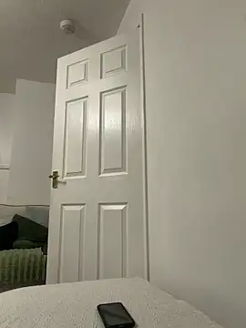 RedHeadRoxyUK online show from April 1, 2026, 9:34 pm