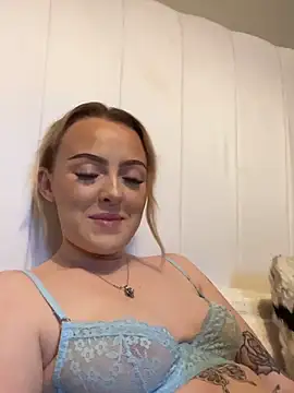 RedHeadRoxyUK online show from November 11, 2025, 12:22 pm