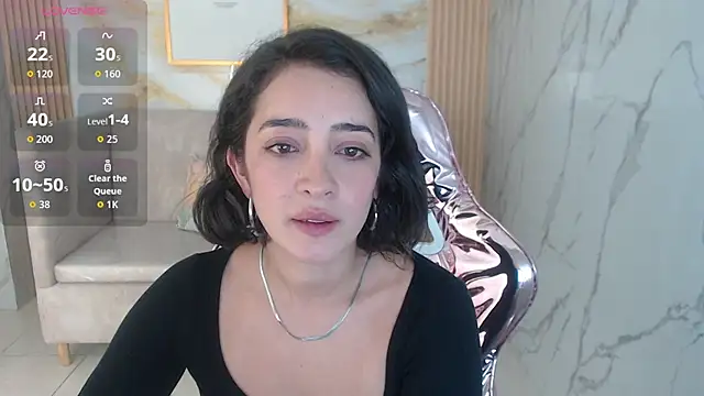 sara lopez s online show from October 20, 2025, 2:28 pm