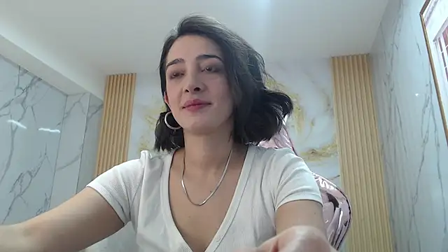 sara lopez s online show from September 11, 2025, 1:22 pm