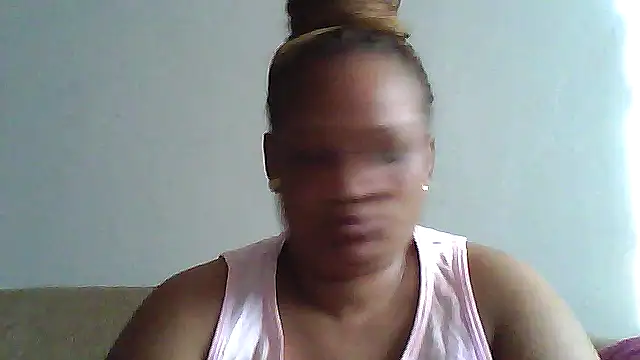 Yellobonepussy online show from September 13, 2025, 12:16 pm