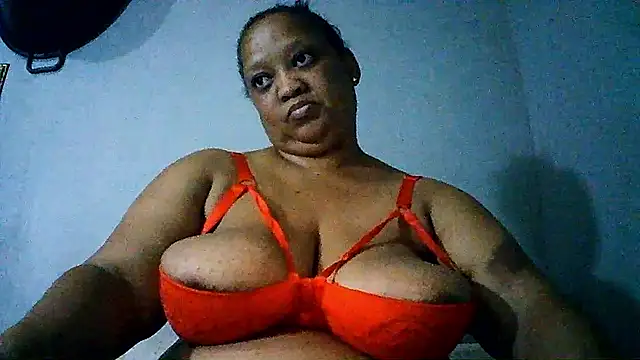 Yellobonepussy online show from October 14, 2025, 7:03 pm