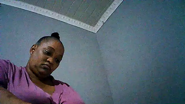 Yellobonepussy online show from September 26, 2025, 5:53 pm