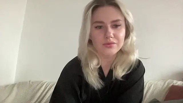 ElaraLuxxxe online show from November 4, 2025, 11:03 am