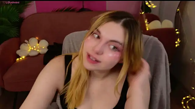 Evie Vall online show from December 21, 2025, 5:14 pm