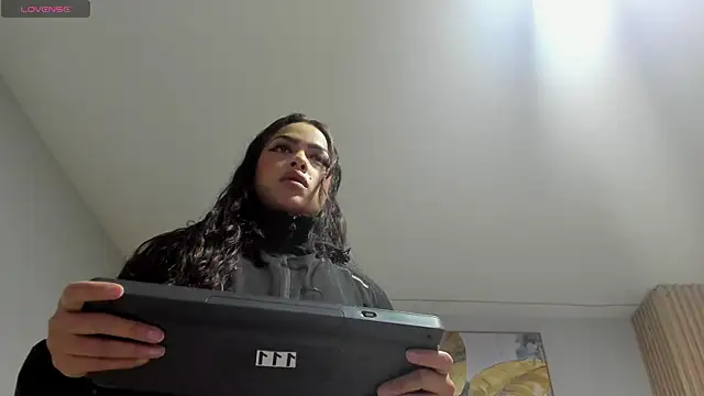 Mila Hank  online show from April 17, 2026, 12:19 pm