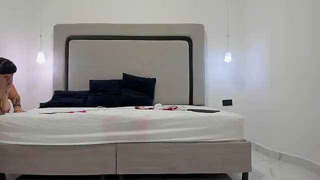 PamelaBonnet mml online show from April 15, 2026, 6:34 pm