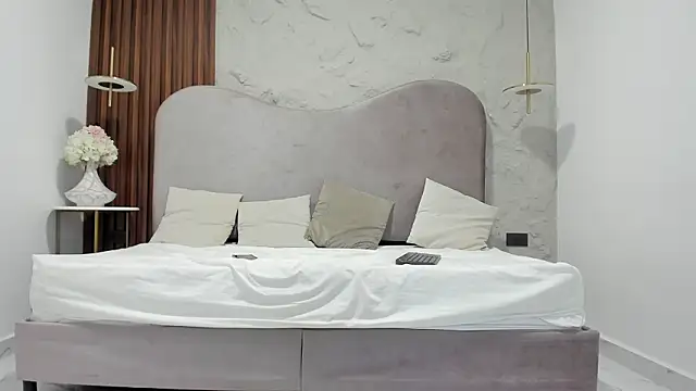 PamelaBonnet mml online show from February 25, 2026, 6:30 pm