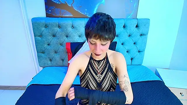 IsabelCortezz online show from September 30, 2025, 11:49 am