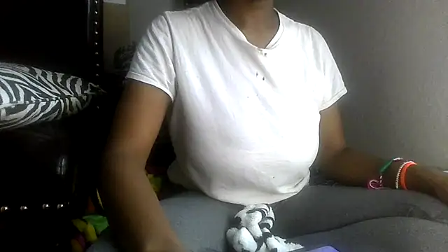 Snapshot of prettymaa chatting on October 23, 2025, 6:28 pm prettymaa online show from October 23, 2025, 6:28 pm