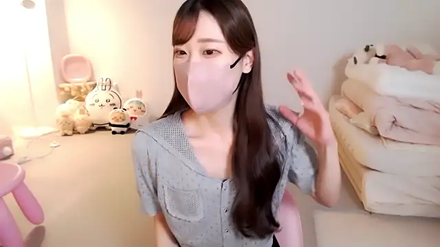 -Usagi- online show from October 3, 2025, 1:34 pm