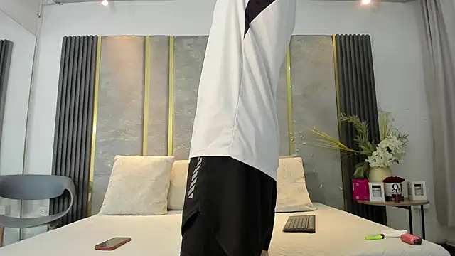 NikoStone  online show from December 5, 2025, 4:44 am