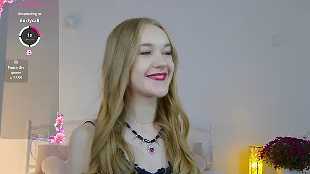 KumiKruz online show from October 30, 2025, 2:25 pm