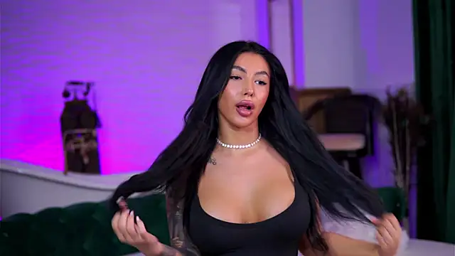 AishaaDevoe online show from November 20, 2025, 7:36 pm