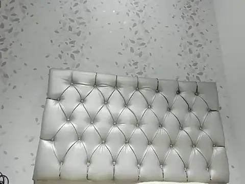 Snapshot of michelle_perla chatting on October 18, 2025, 6:32 pm michelle perla online show from October 18, 2025, 6:32 pm