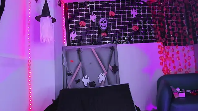 Snapshot of Sofia_villareal chatting on October 19, 2025, 1:03 pm Sofia villareal online show from October 19, 2025, 1:03 pm