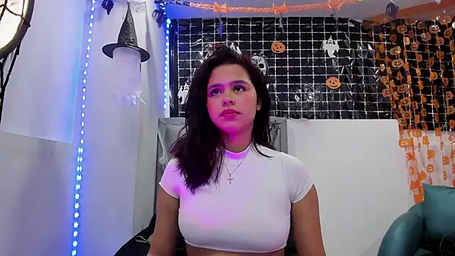 Snapshot of Sofia_villareal chatting on October 17, 2025, 12:29 pm Sofia villareal online show from October 17, 2025, 12:29 pm