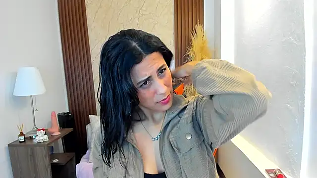 Thais kim online show from November 5, 2025, 12:52 pm