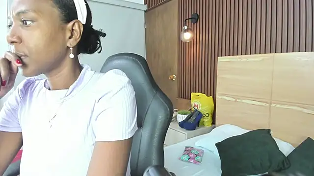 coral15  online show from October 22, 2025, 2:11 am