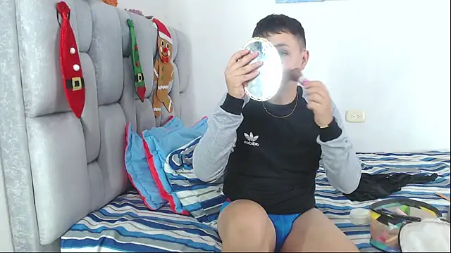 Snapshot of christopher_Hot chatting on November 24, 2025, 10:32 pm christopher Hot online show from November 24, 2025, 10:32 pm