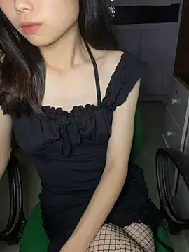 Snapshot of _Mon_23 chatting on November 10, 2025, 4:45 pm Mon 23 online show from November 10, 2025, 4:45 pm