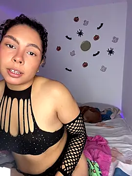 Snapshot of ViolettaMiller_ chatting on October 31, 2025, 1:08 pm ViolettaMiller online show from October 31, 2025, 1:08 pm